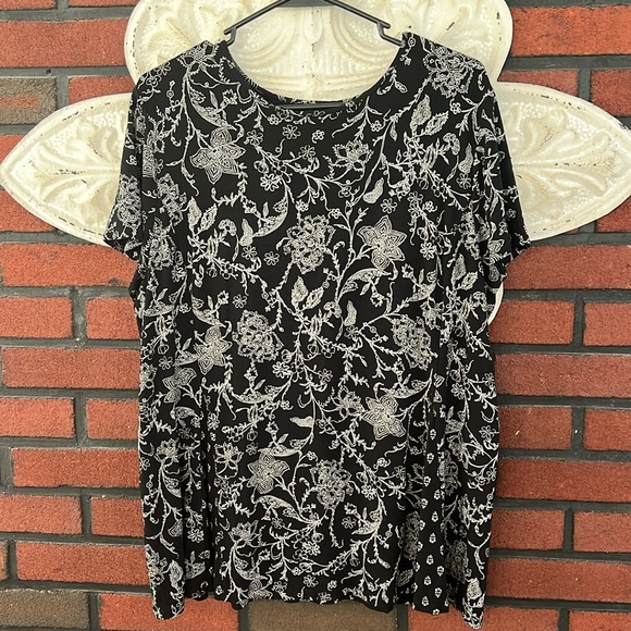 Black and White Flowery Top - Picture 1 of 3